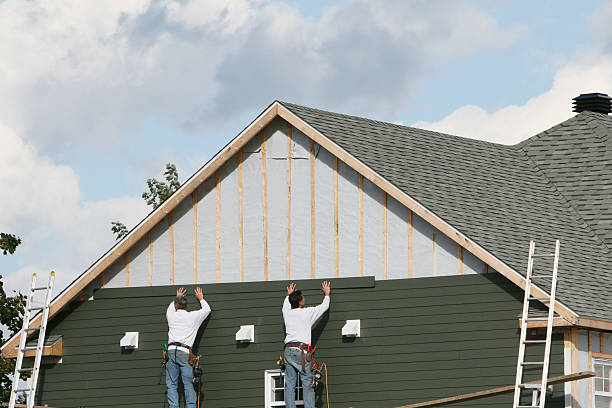 Professional Siding technician working in Newberry, FL